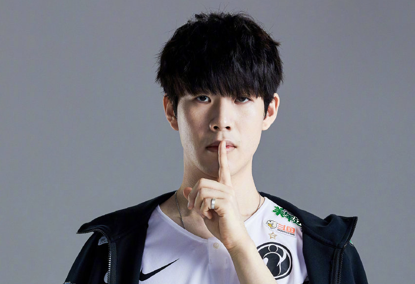 rookie ：第一把决策不太好；和老队友打的话正常交流