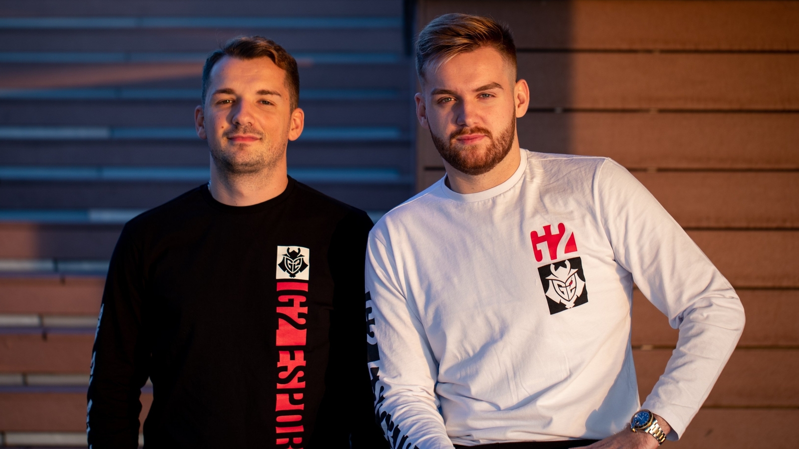 LCK美女主持咸艺珍晒T1粉丝见面会返图：黑丝配格裙~