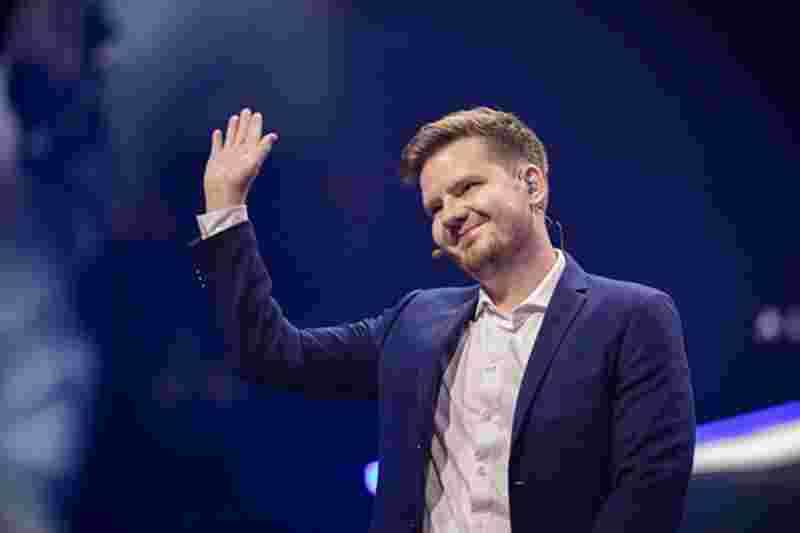 LOL-S13：T1勇夺S13全球总决赛冠军，上路Zeus拿下总决赛FMVP